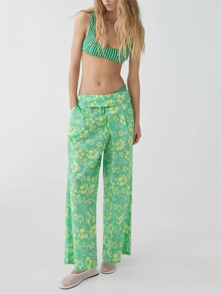 Printed pants with turn-up waist