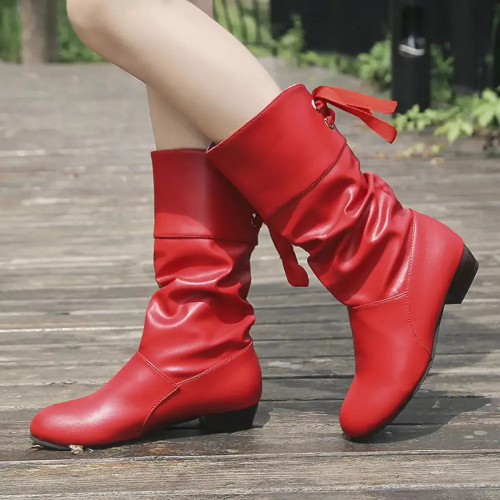 Relaxed Round Toe Block Heel Boots