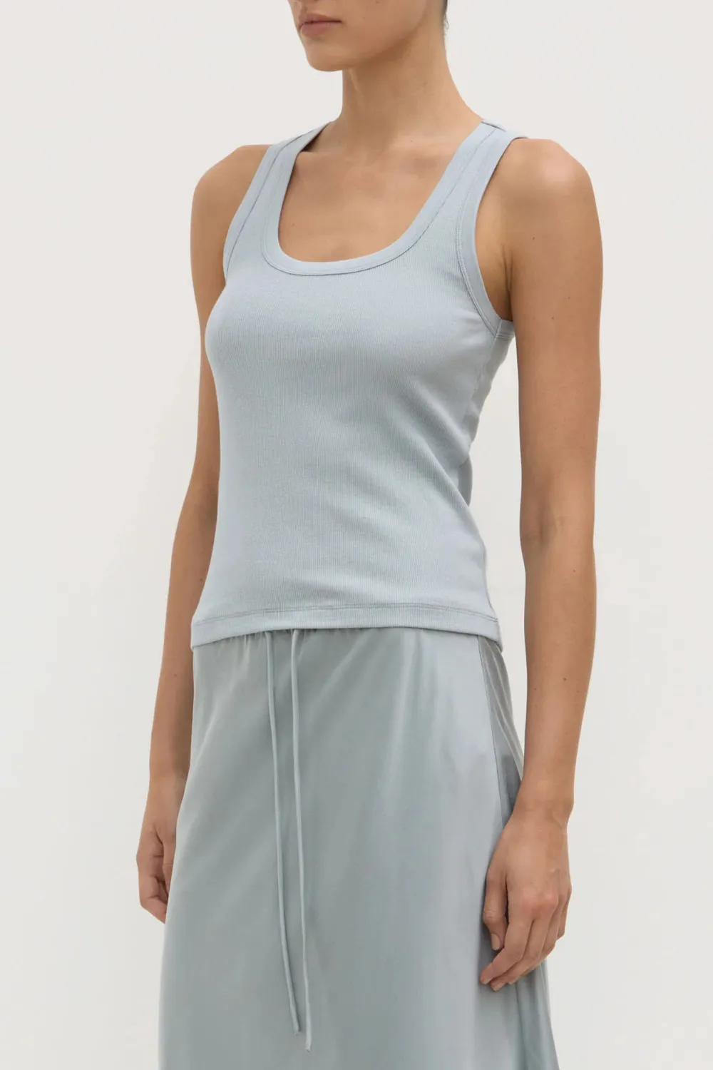 Low Round Neck Women's Knitted Vest