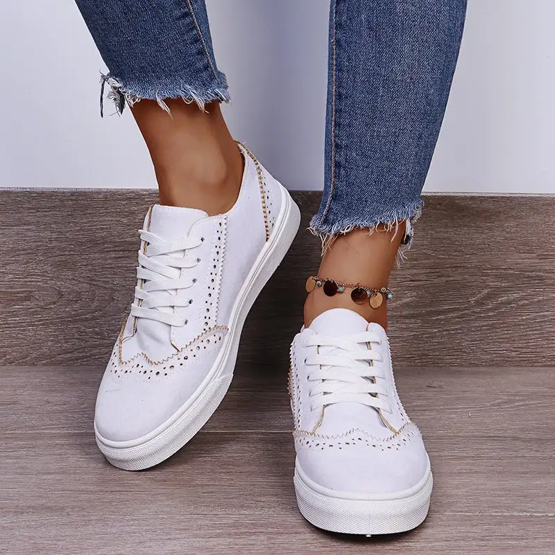 Easygoing Lace Flats Sneakers