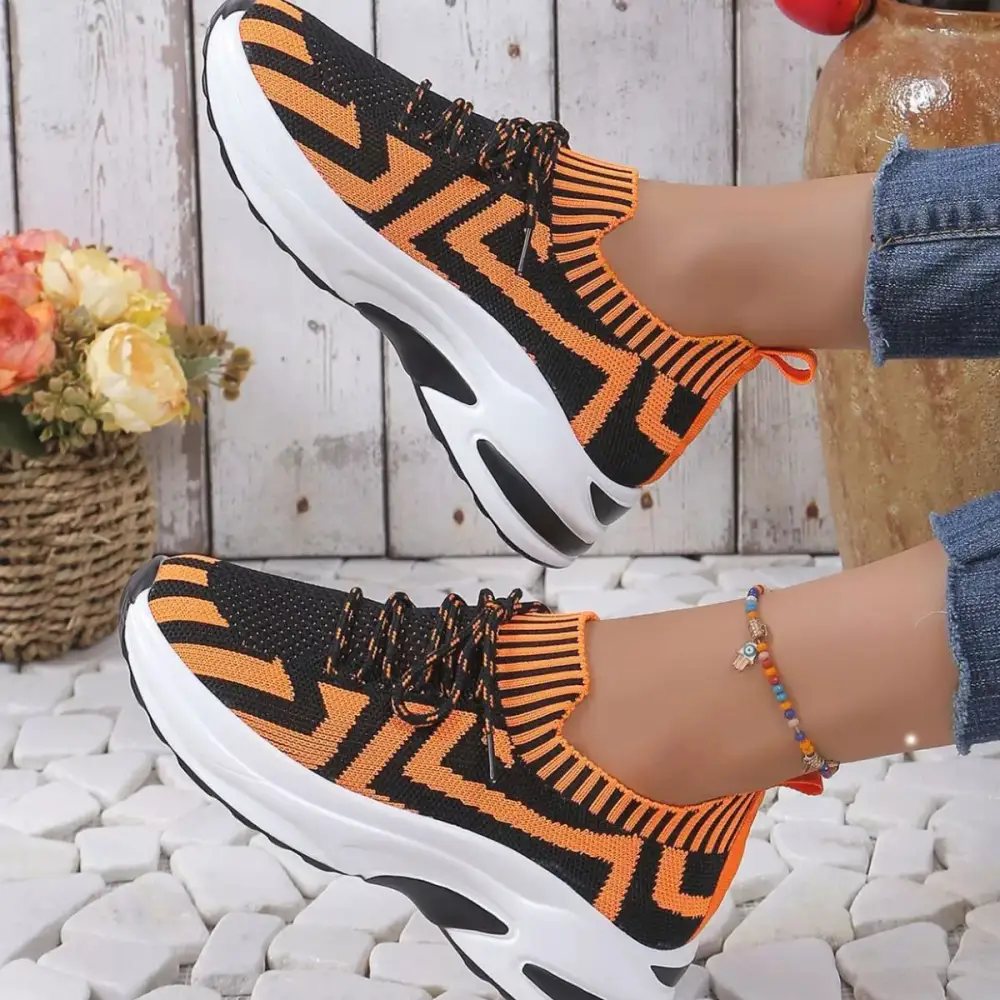 Relaxed Round Toe Platform Sneakers