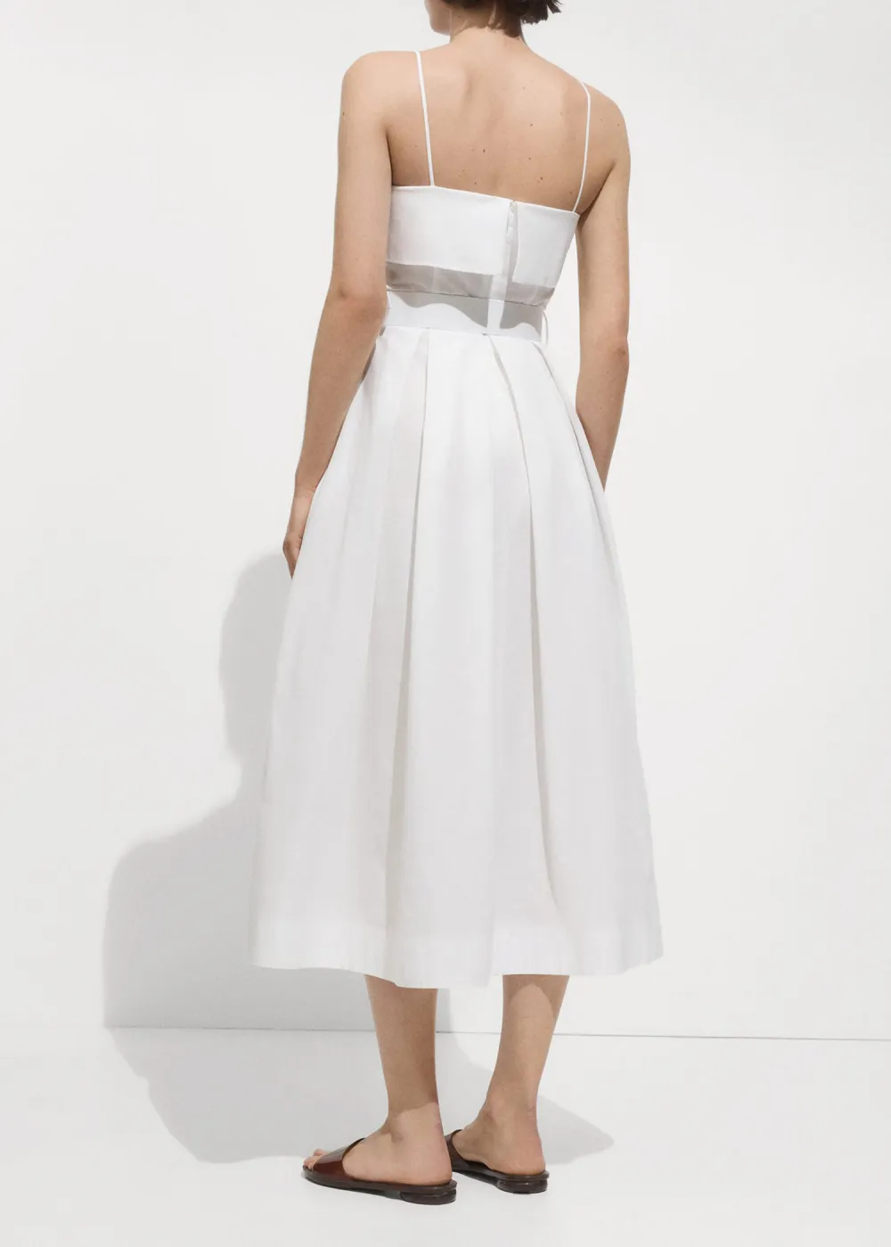 Dress with a belted neckline