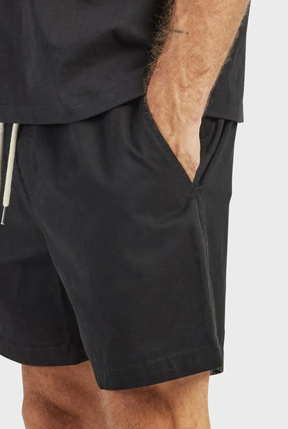 Volley Short-Black