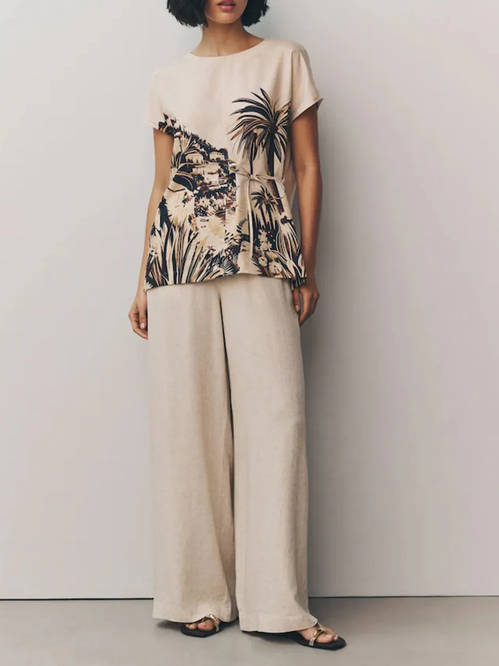 Solid Color Wide-Leg Pants Paired With Linen Trousers