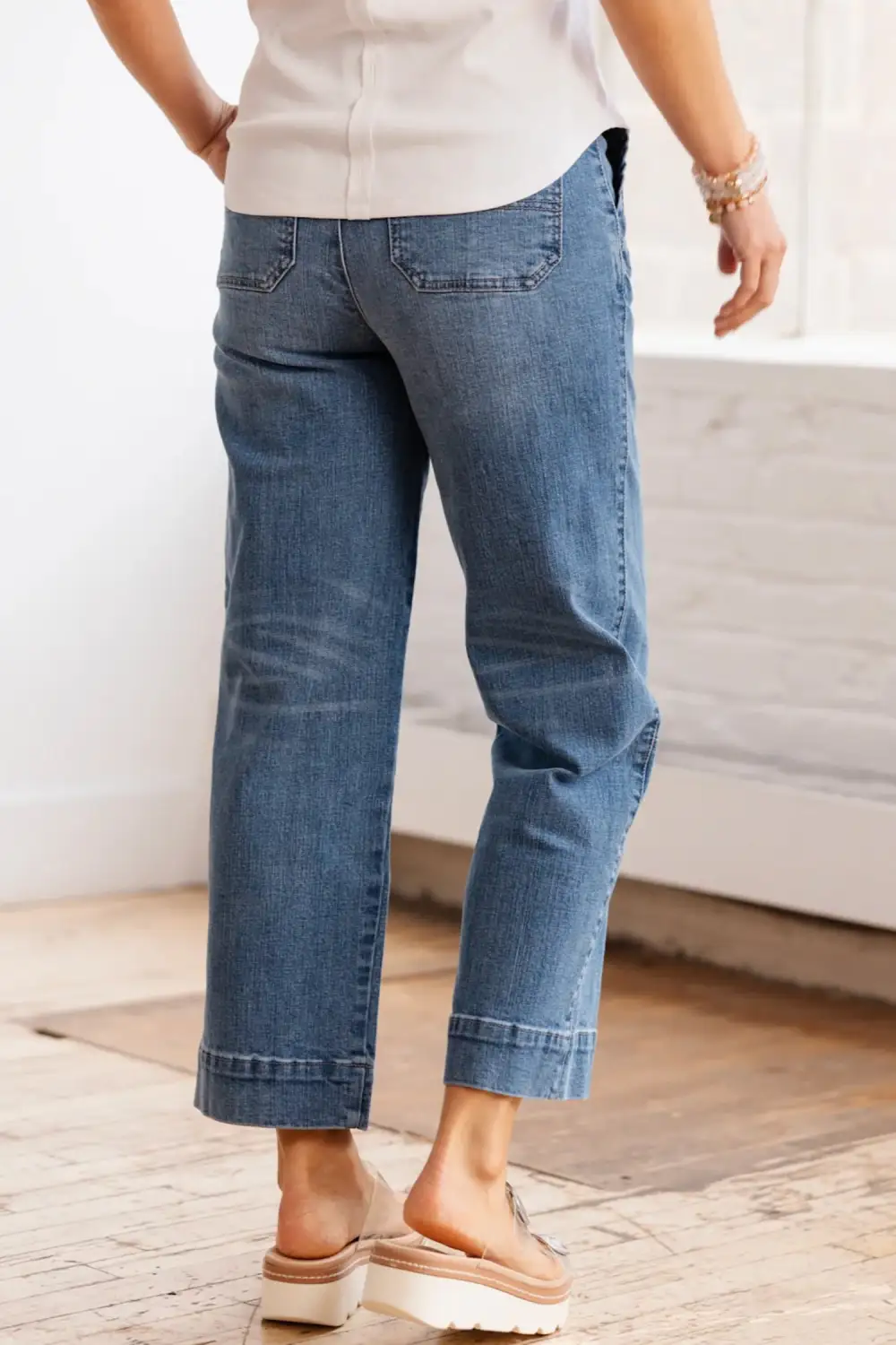 Exposed Stitching Straight Jeans