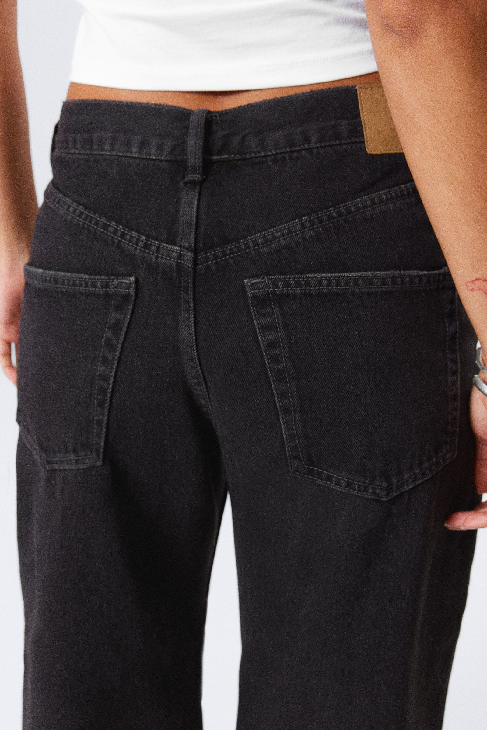 Pocketed Barrel Leg Jeans