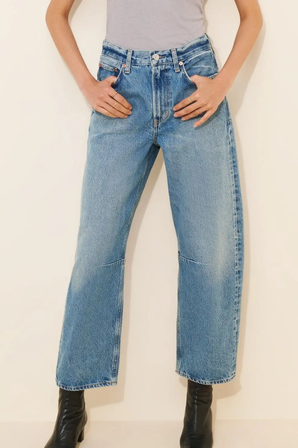 Light Relaxed Barrel Jeans