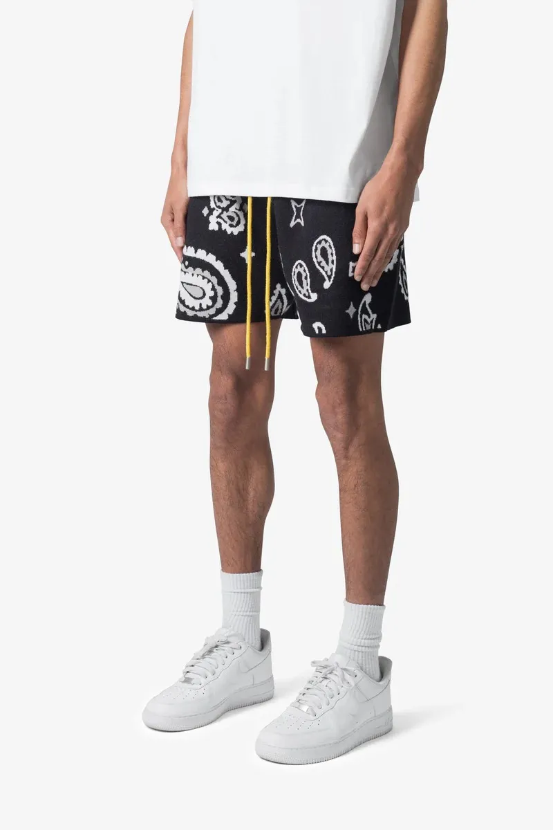 BLACK AND WHITE PAISLEY PRINTED KNIT SHORTS