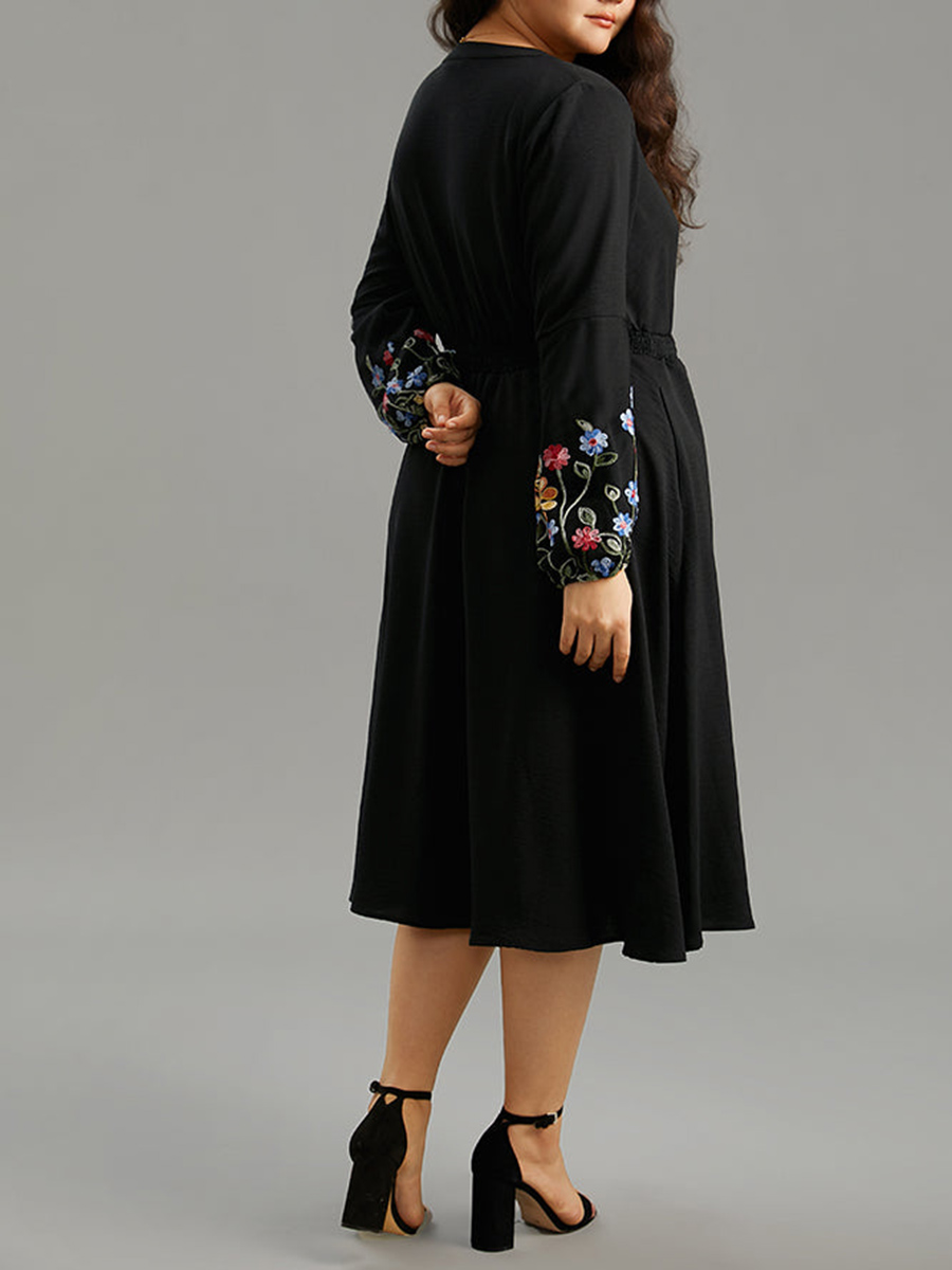 Elegant premium waist V-neck embroidered dress