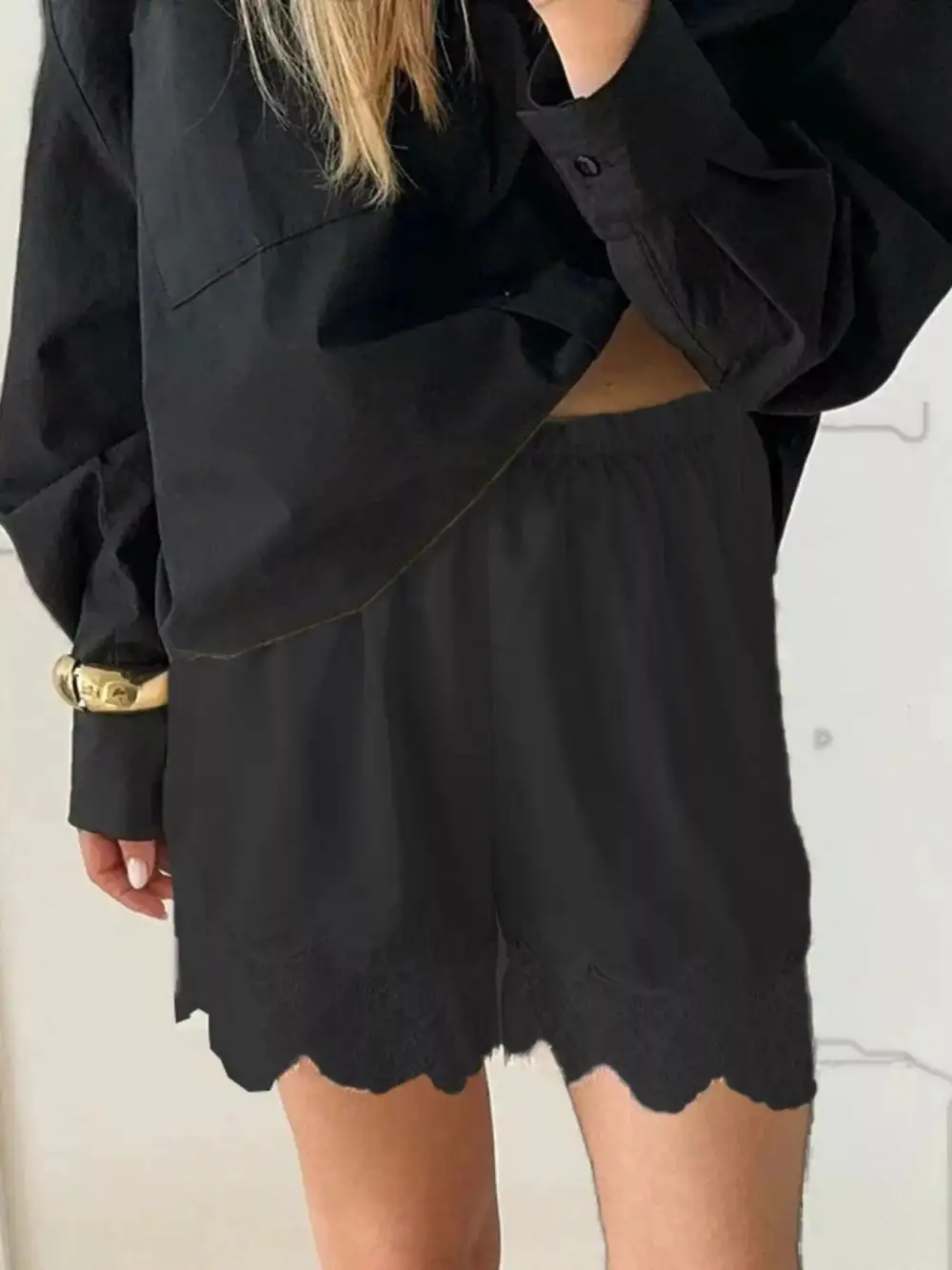 Lace Trim Elastic Waist Shorts