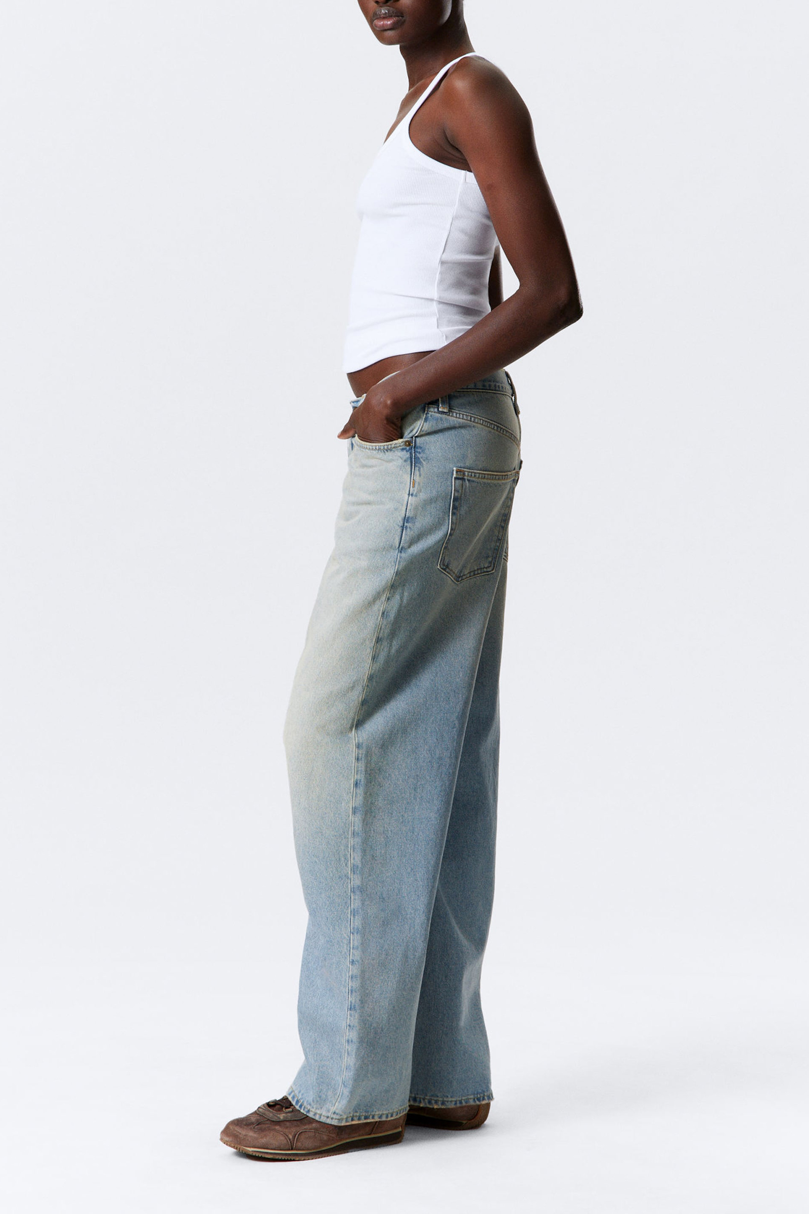 Pocketed Barrel Leg Jeans