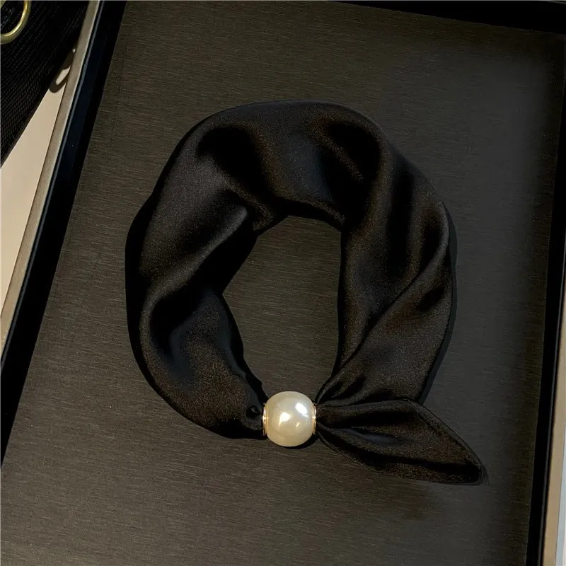 🧣 Effortless Glamour: Pop-On Pearl Necklace Scarf ✨
