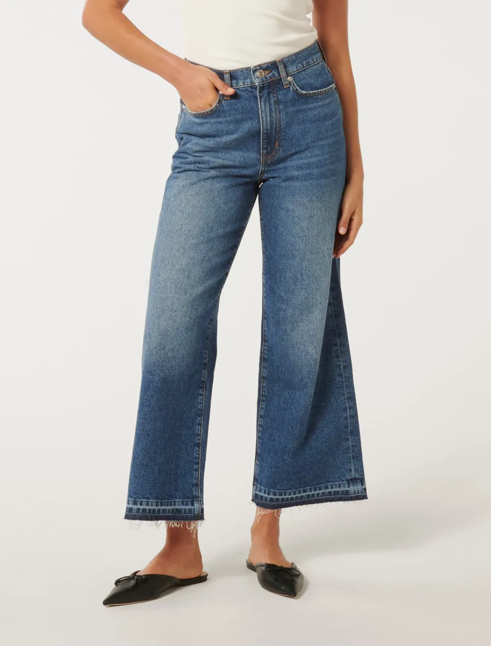 Wide-Leg Cropped Jeans