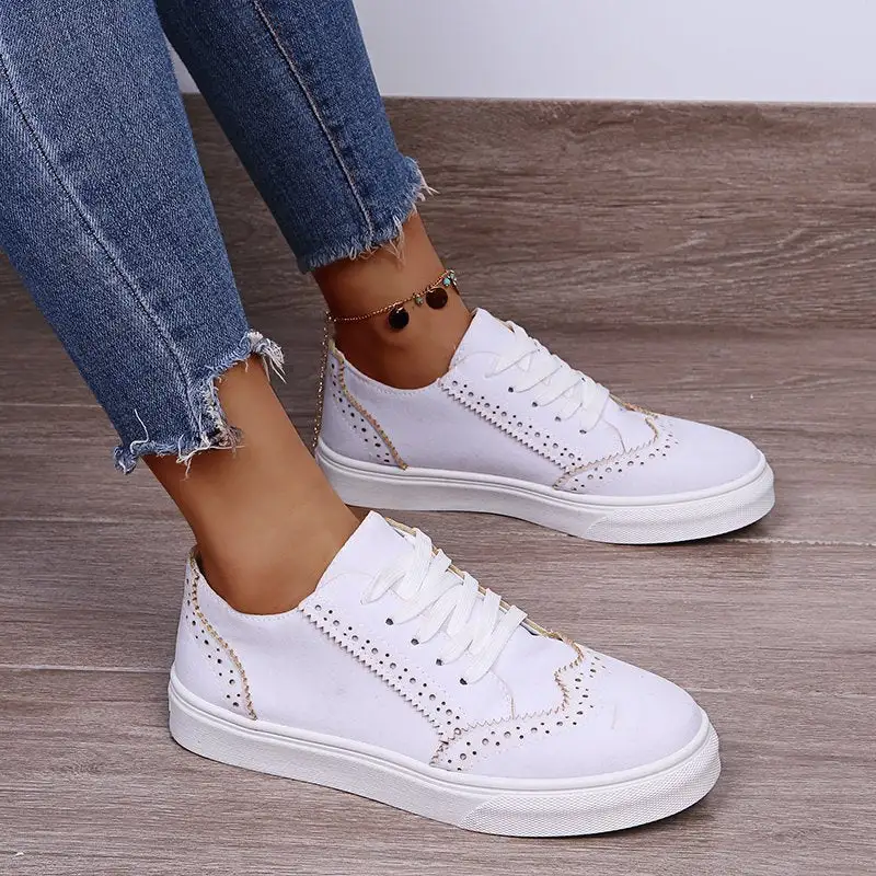 Easygoing Lace Flats Sneakers