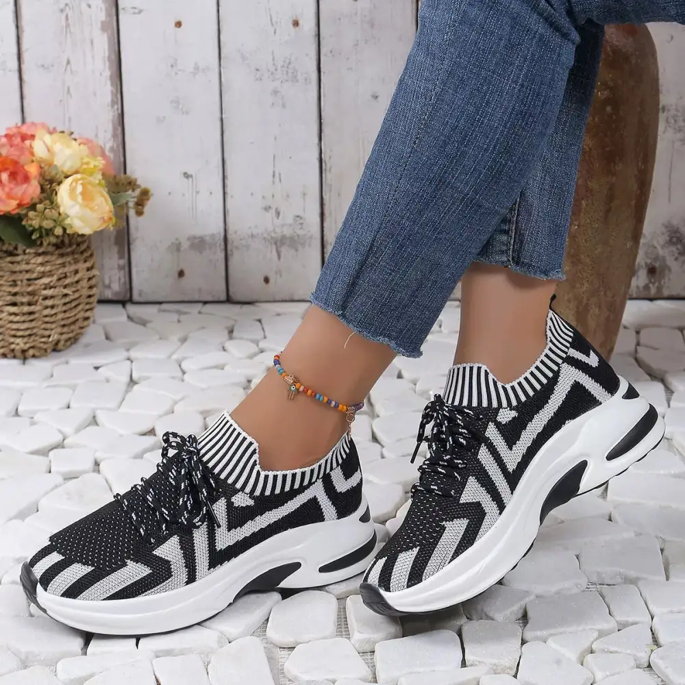 Relaxed Round Toe Platform Sneakers