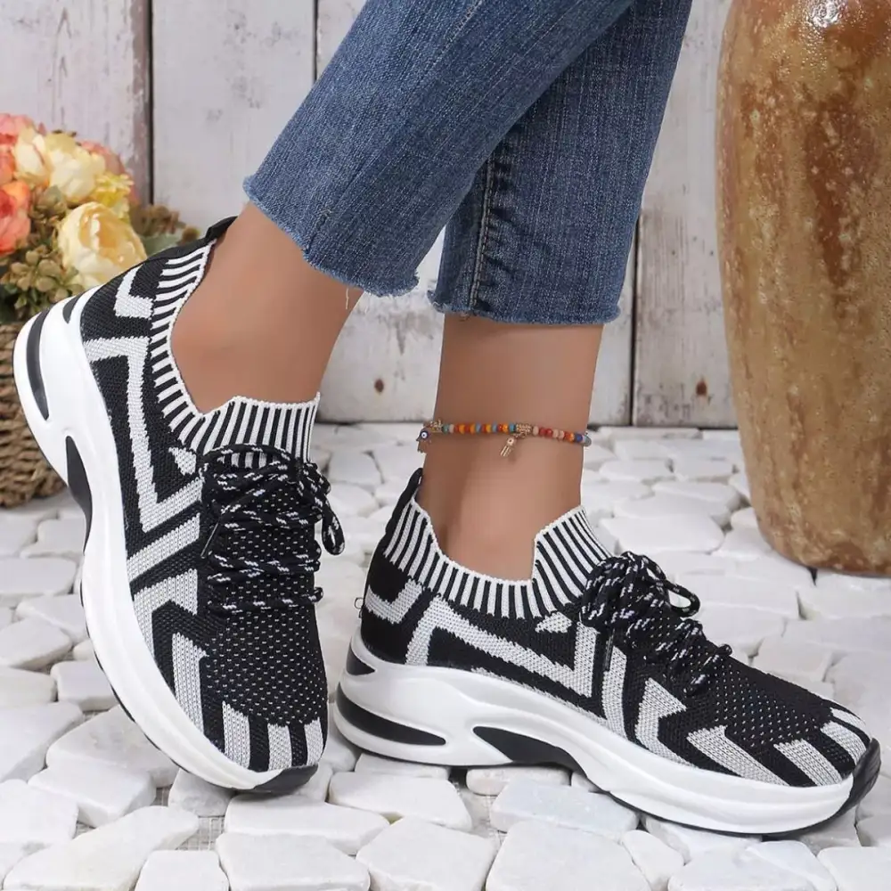 Relaxed Round Toe Platform Sneakers