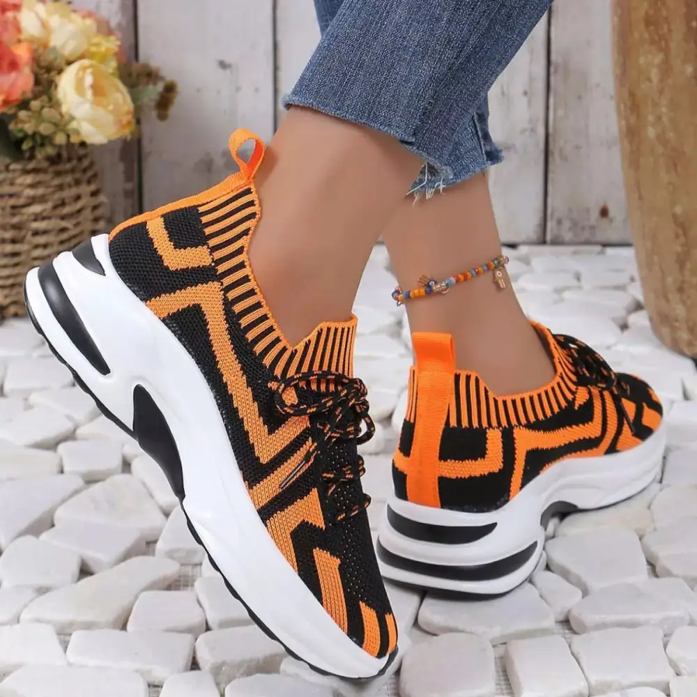Relaxed Round Toe Platform Sneakers