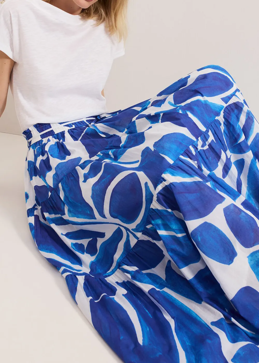 Blue Art-Printed Half-Length Skirt