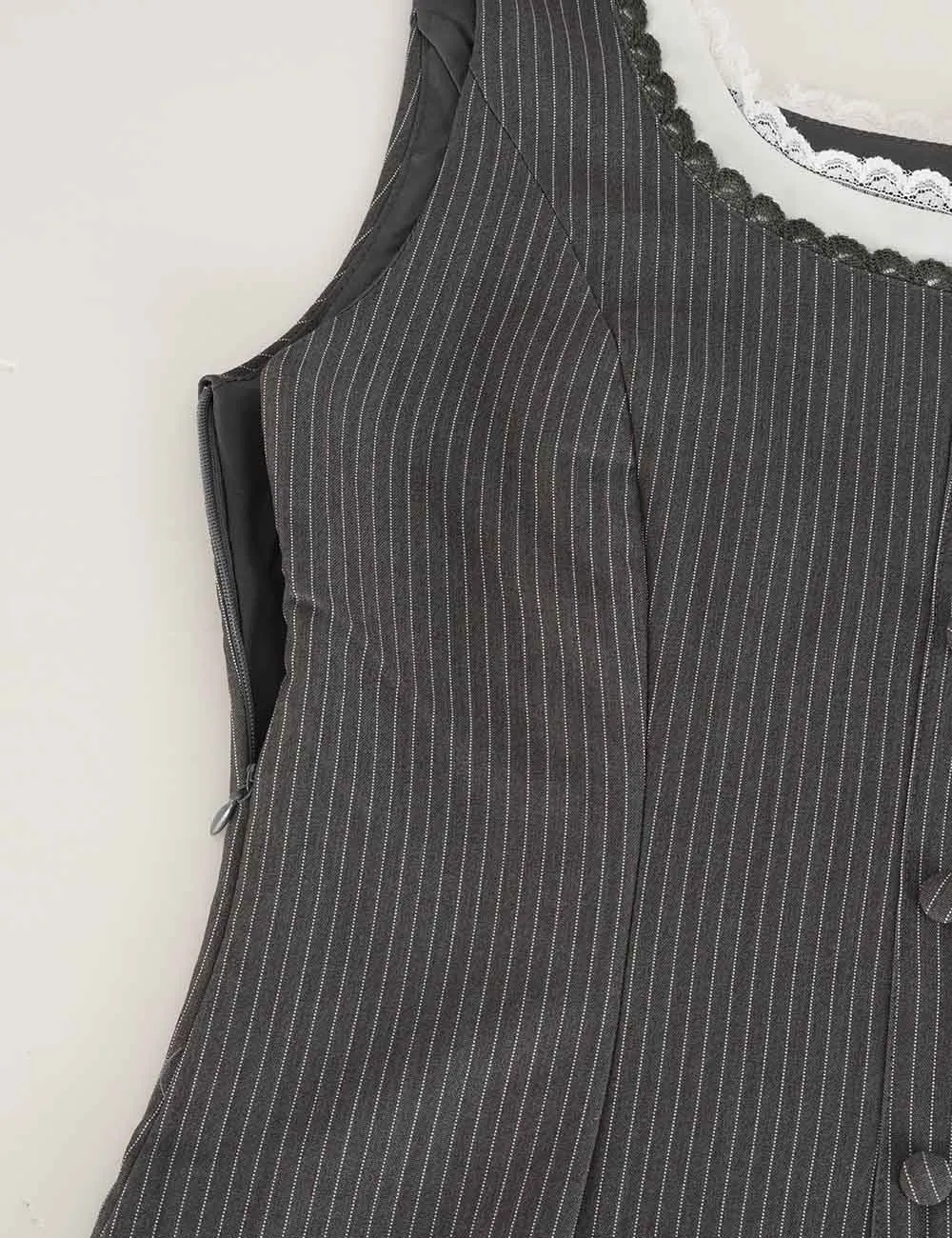 Chic Lace Trim Button Front Sleeveless Tank Top