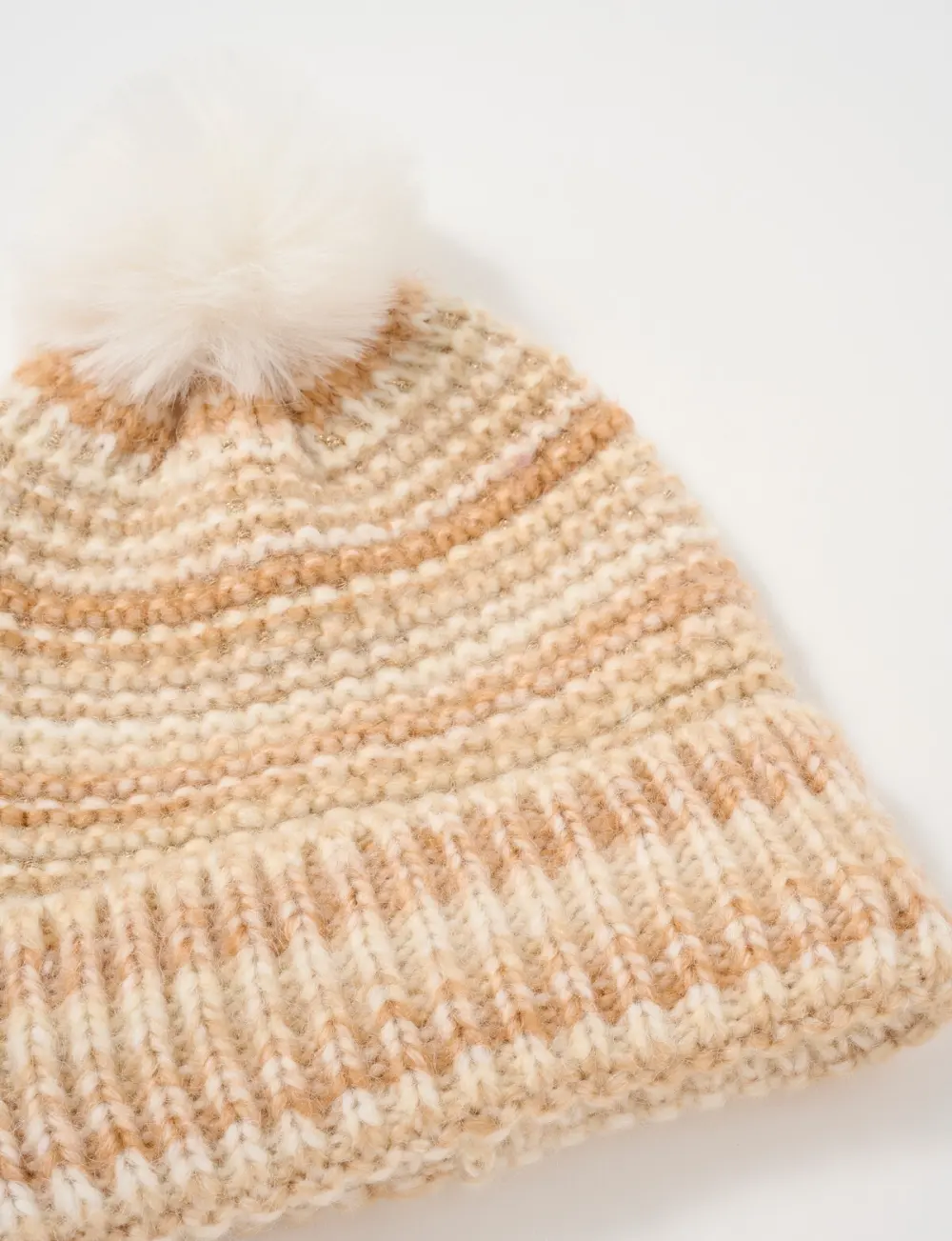 Fashionable Contrast Ribbed White Pom-Pom Hat
