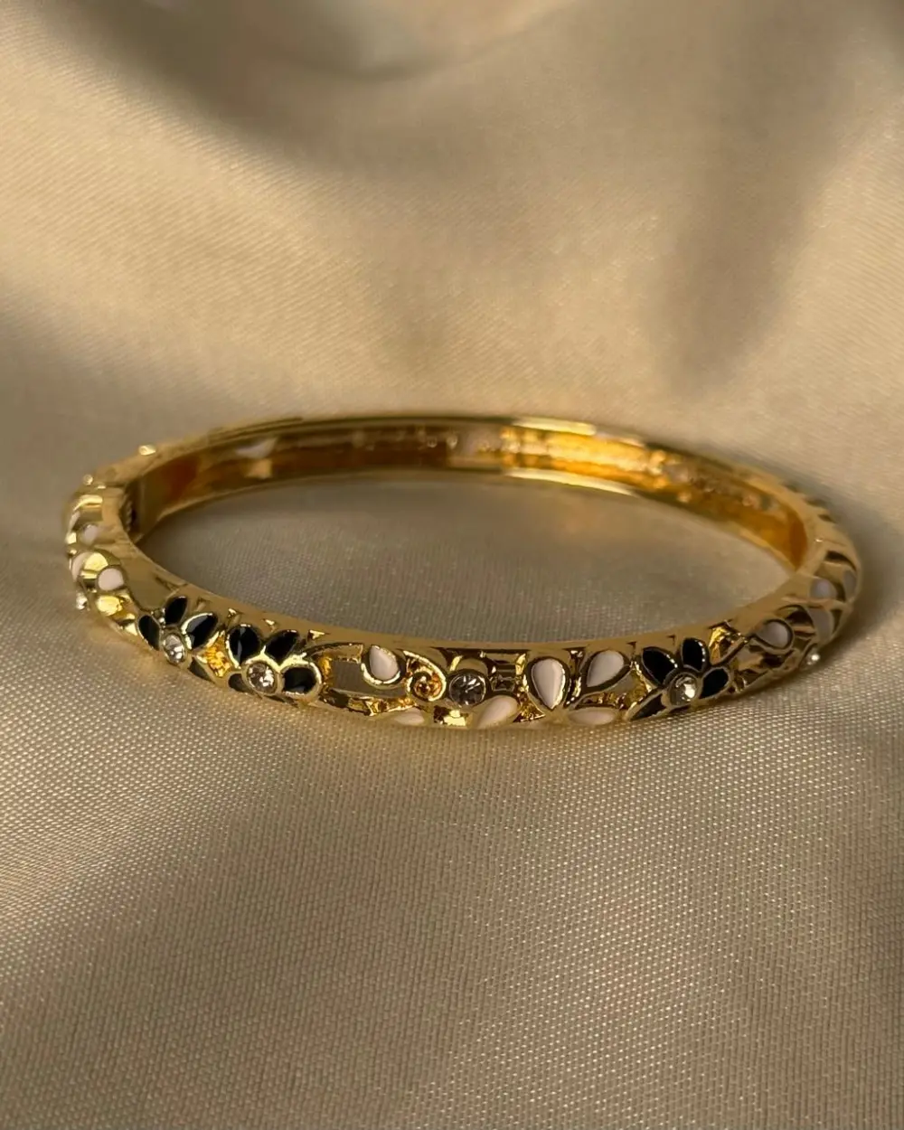 Geometric Enamel Floral Vintage Fashion Bangle