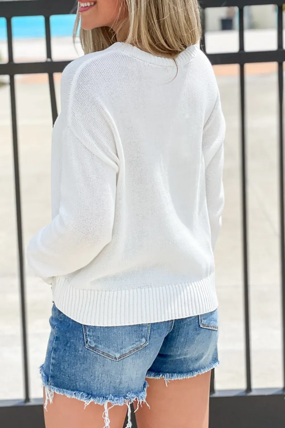 Round Neck White Fashionable Sweater