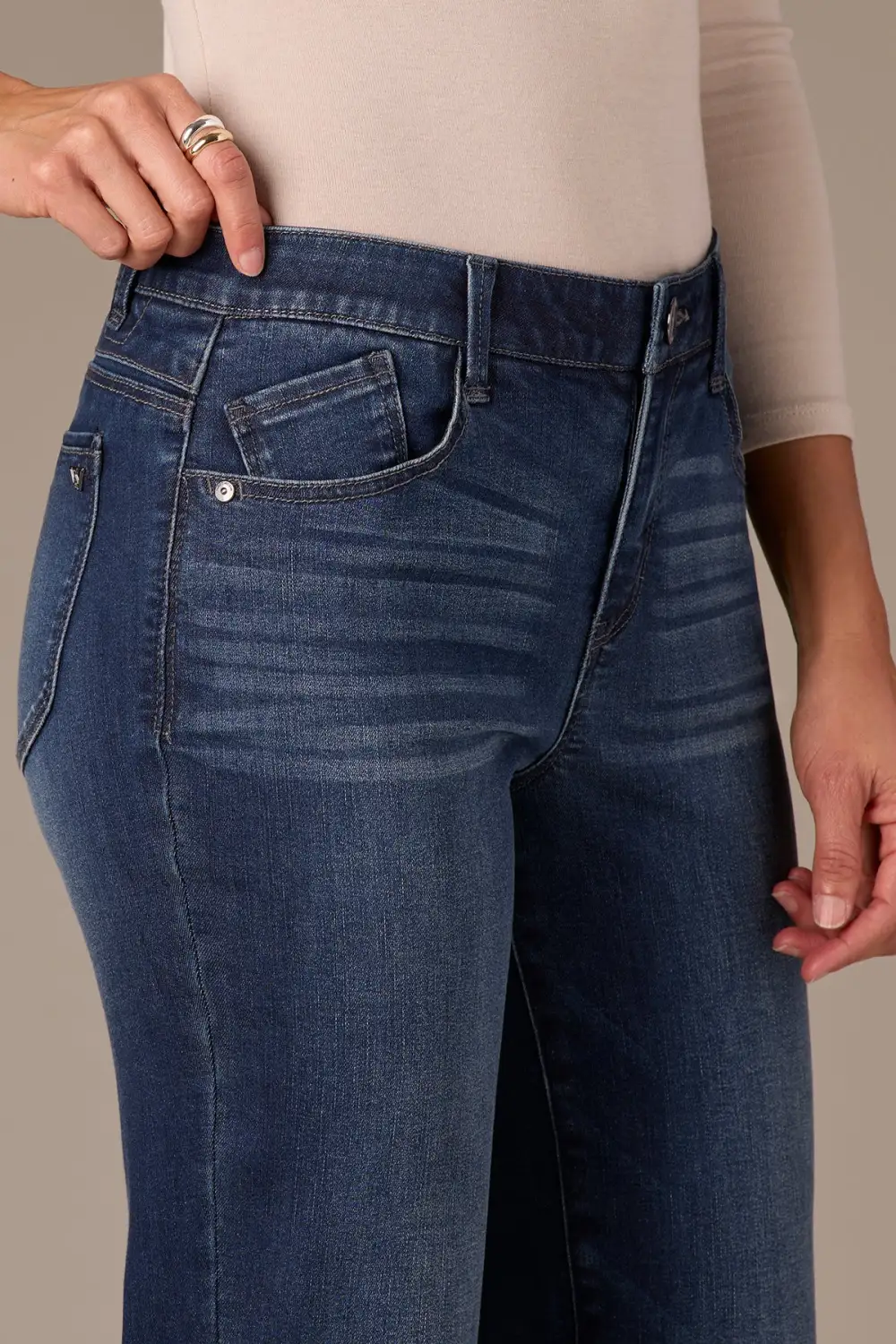 Clean Look Petite Mid Rise Straight Leg Jeans