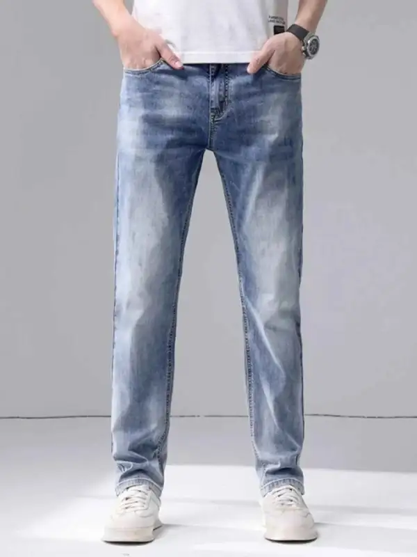Relaxed Slim Fit Jeans