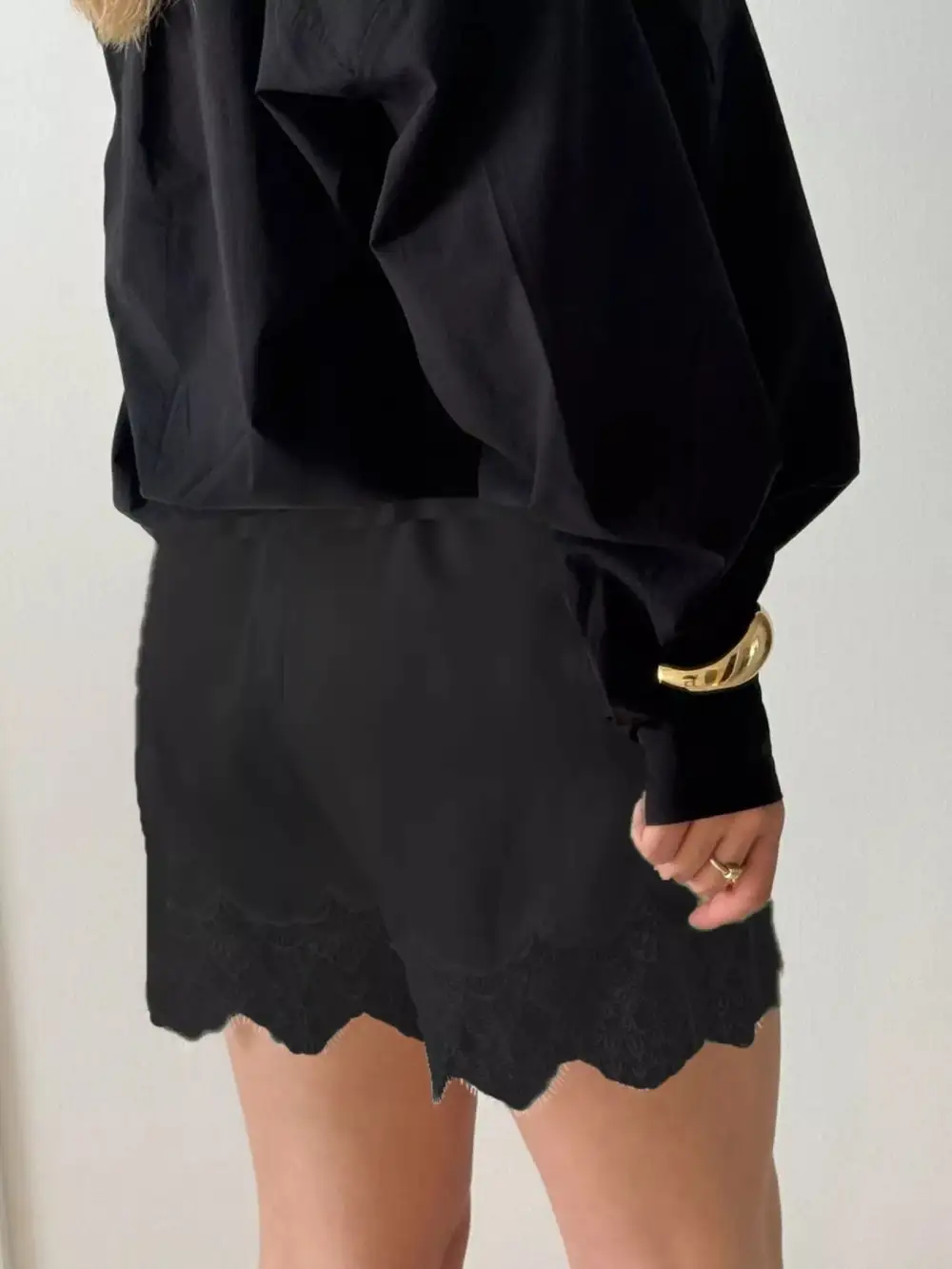 Lace Trim Elastic Waist Shorts