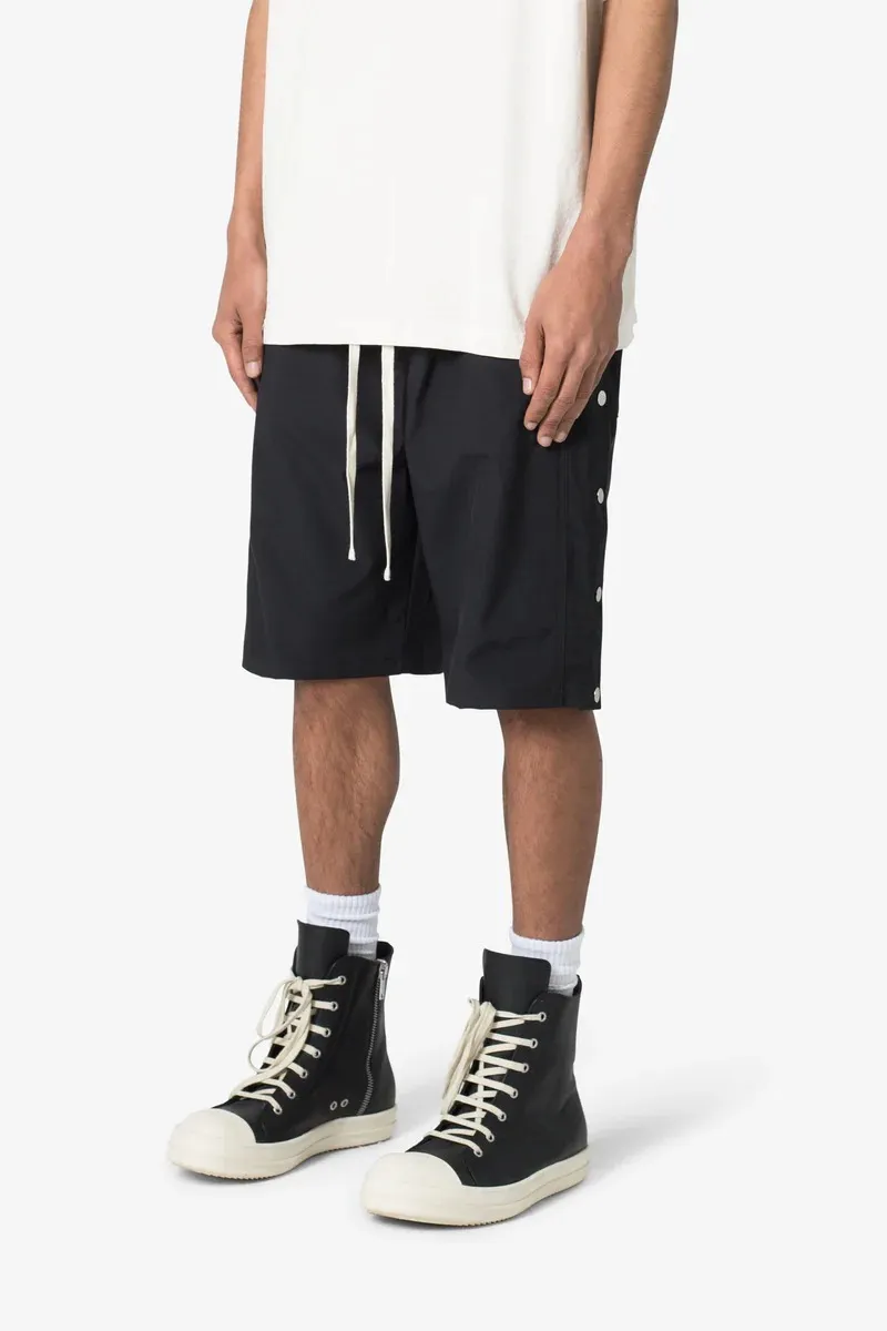 JET BLACK ELASTIC WAIST SHORTS