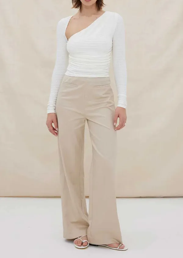 ASYMMETRIC NECKLINE TOP