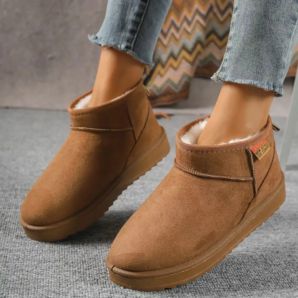 Relaxed Round Toe Platform Boots