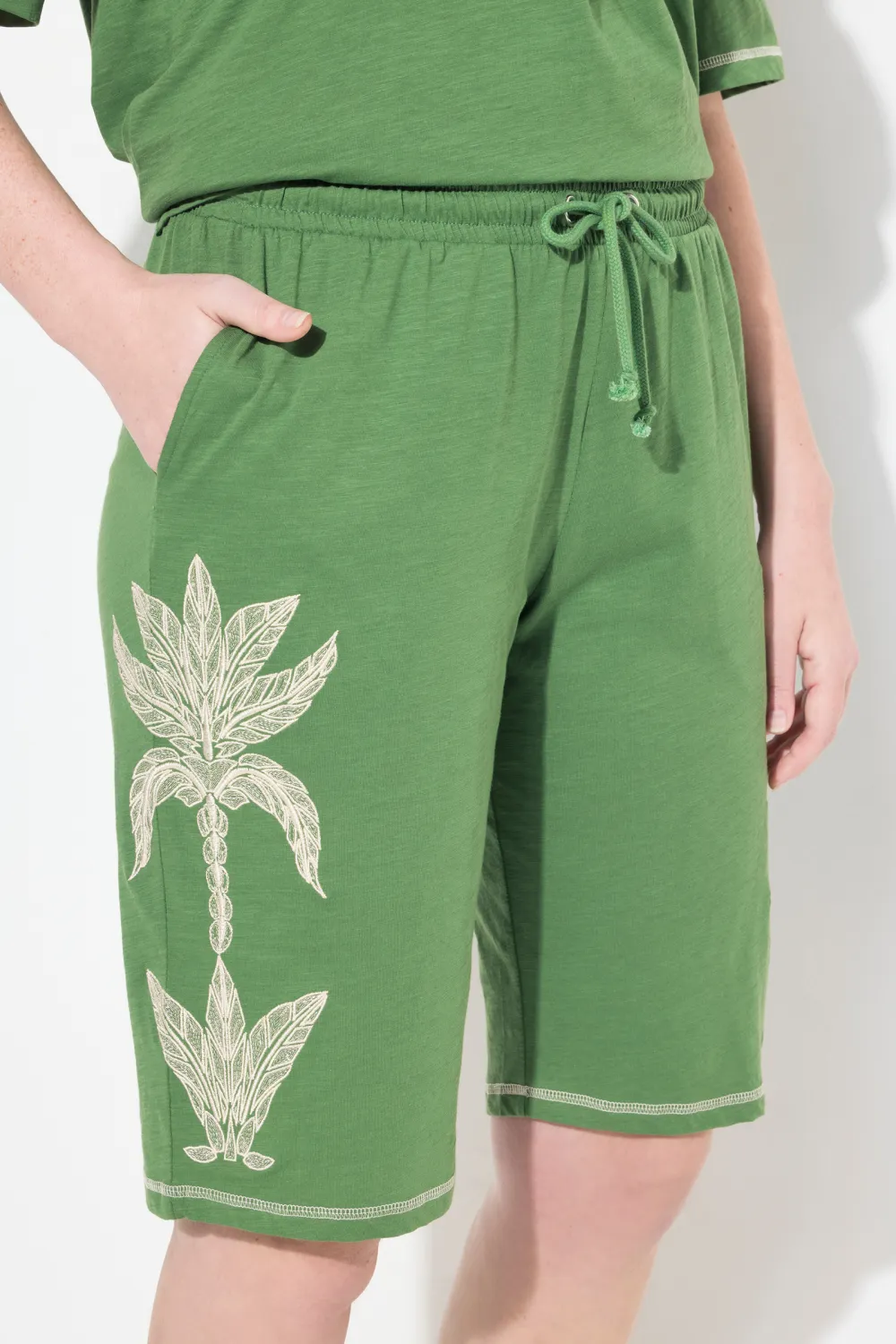 Color Blocking Loose Shorts