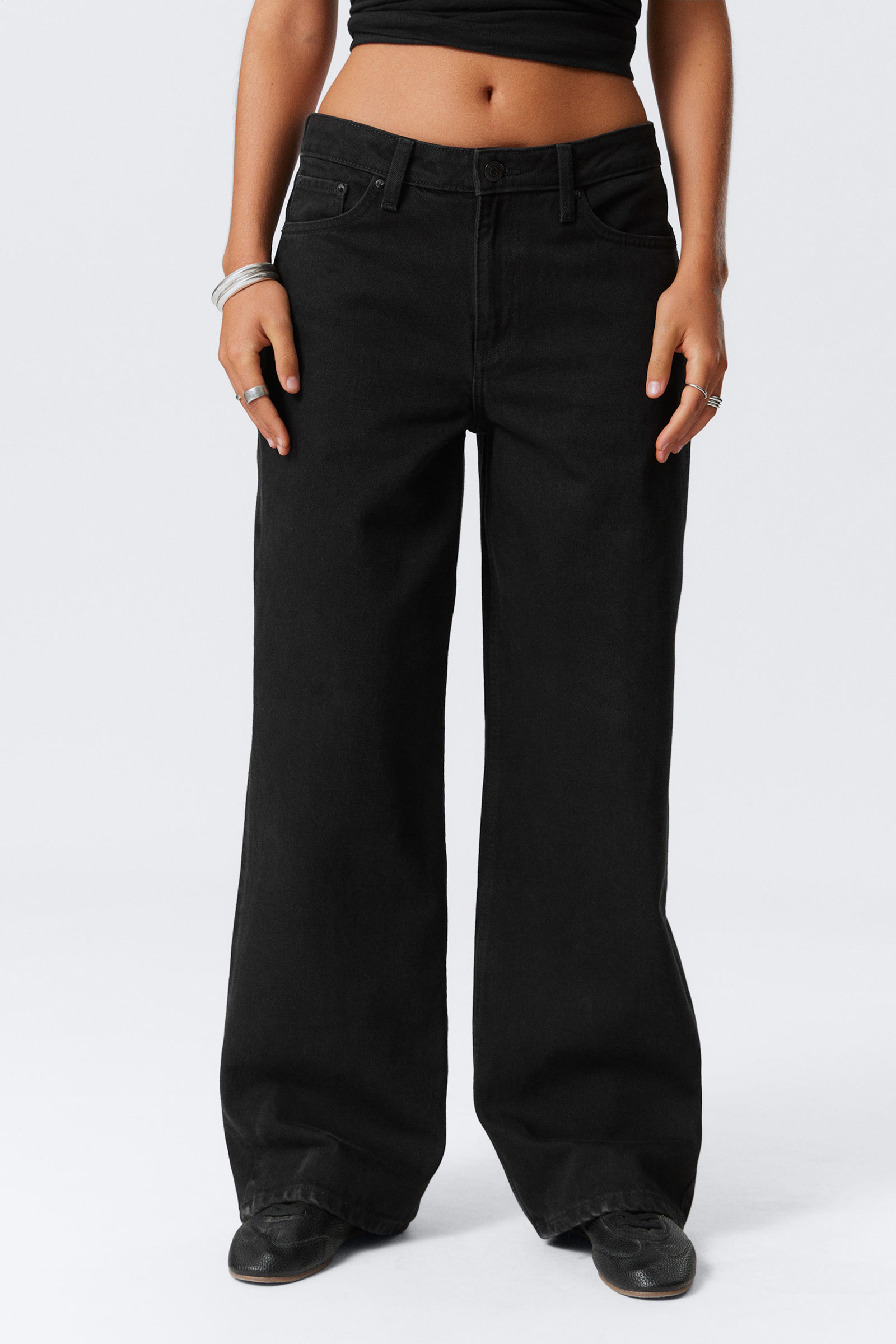 Pocketed Mid Rise Jeans