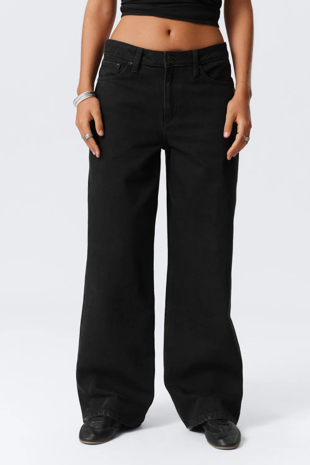 Pocketed Mid Rise Jeans