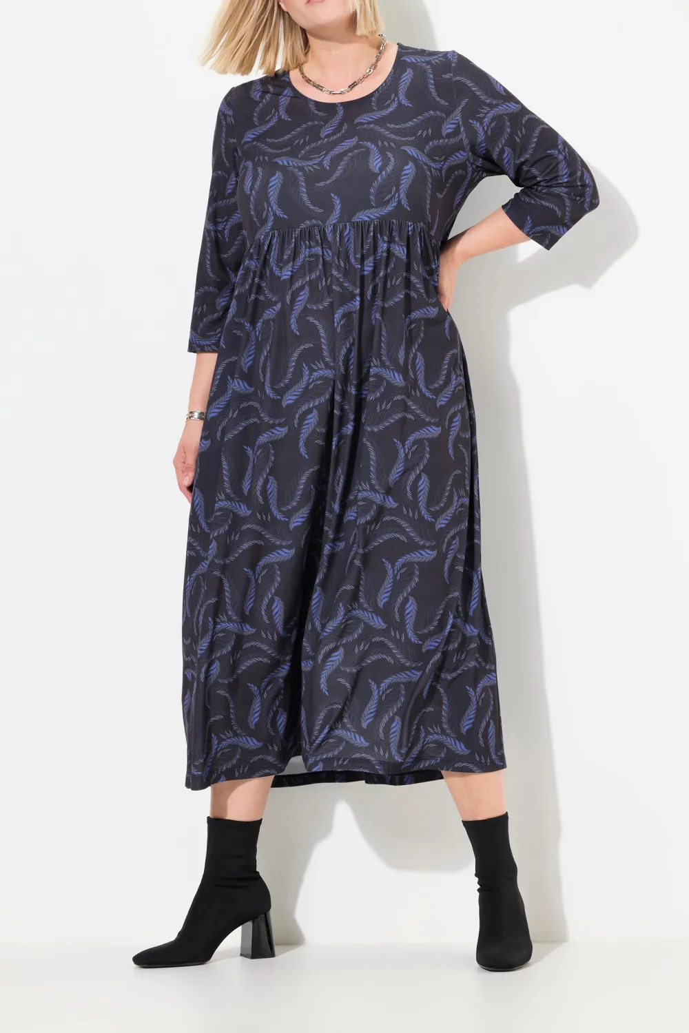 Round Neck Knitted Dress