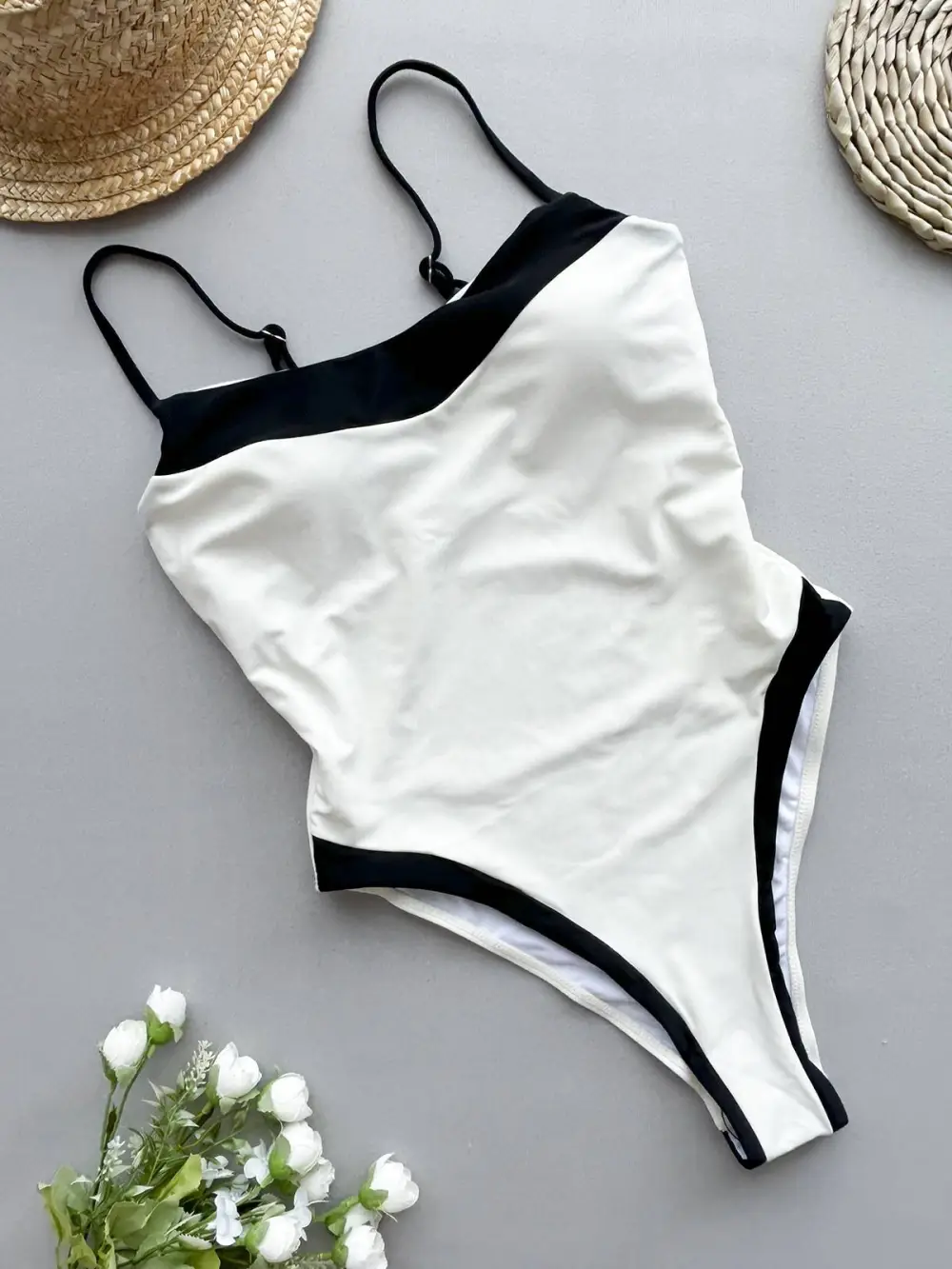 Women’s Contrast One-Piece Contrast Swimsuit