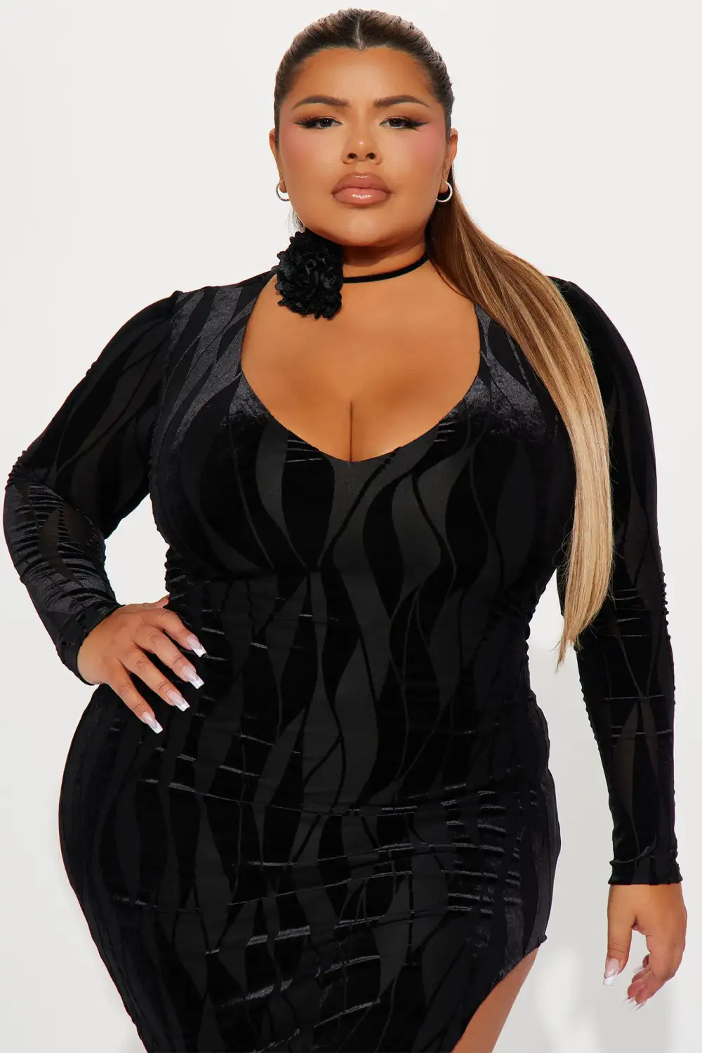 Naomi Velvet Midi Dress - Black