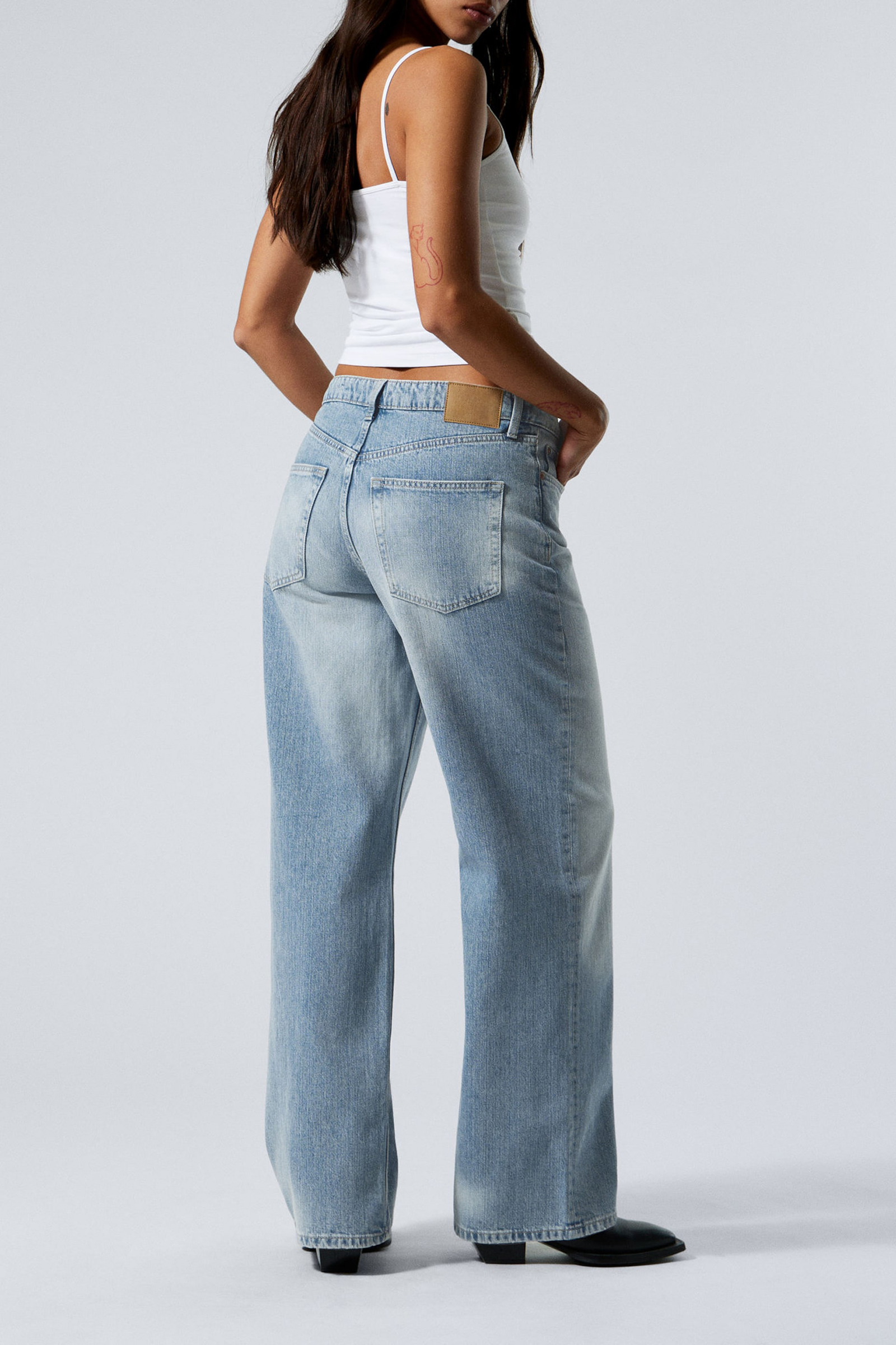 Pocketed Mid Rise Jeans