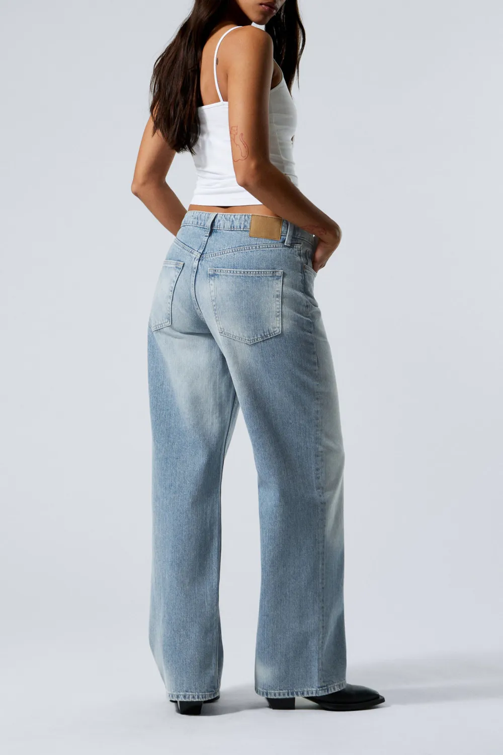 Pocketed Mid Rise Jeans