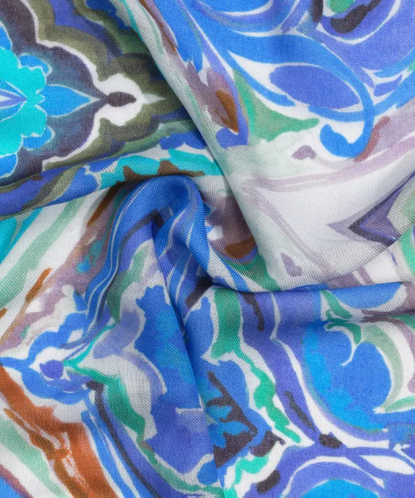 Casual Style Overflowing Bouquet Design Wrap