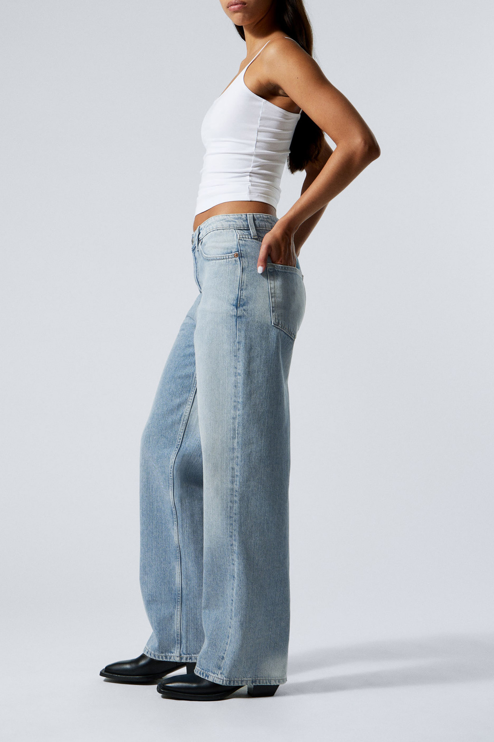 Pocketed Mid Rise Jeans