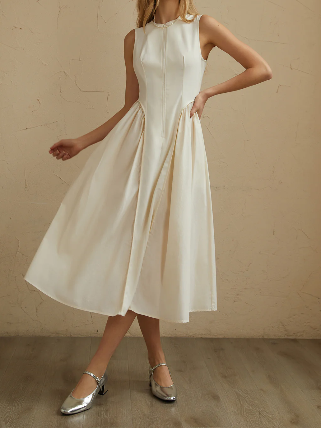 Sleeveless Pockets Pleated Midi Dress