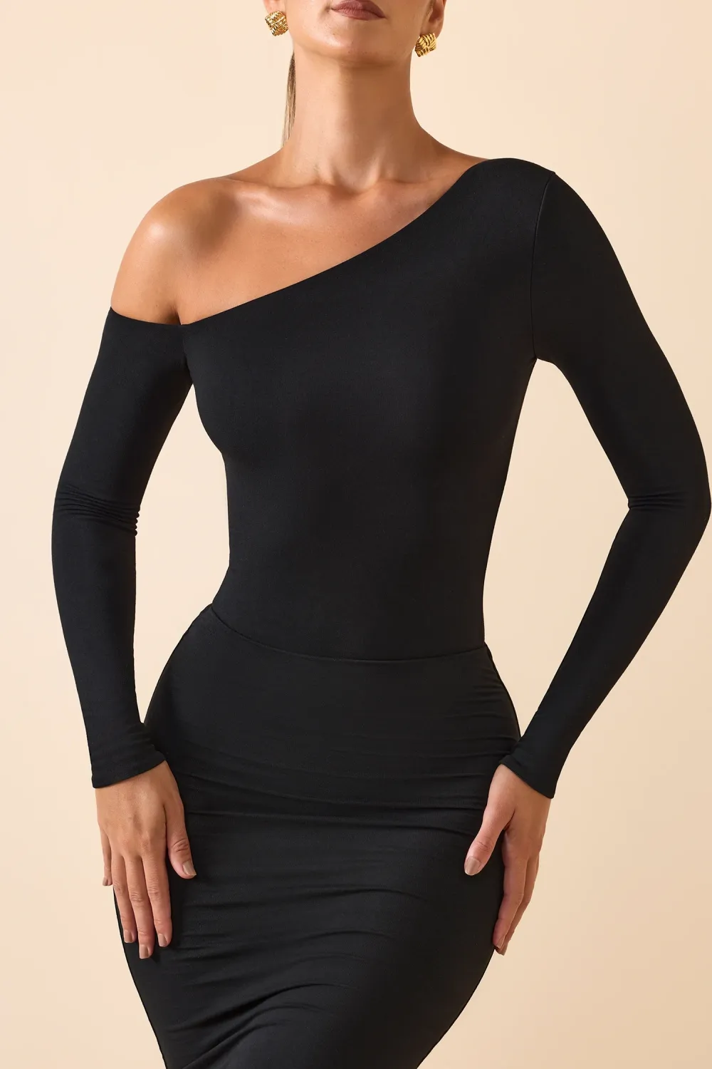Extremely Simple Asymmetric Off-The-Shoulder Bodysuit