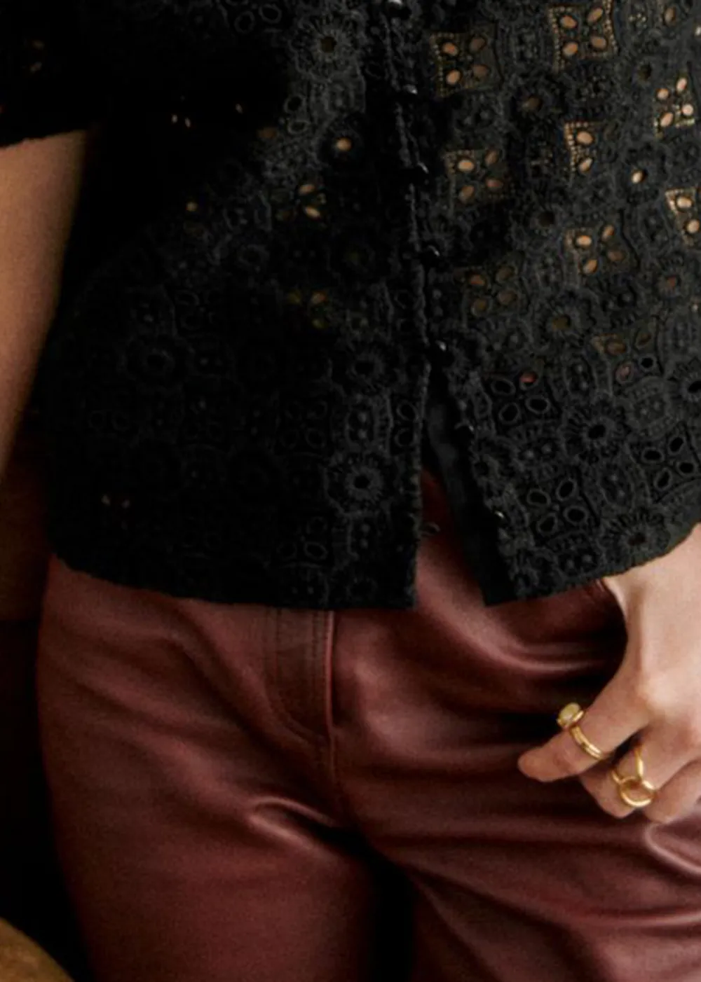 Short Sleeved Recursive Hollow Solid Color Top