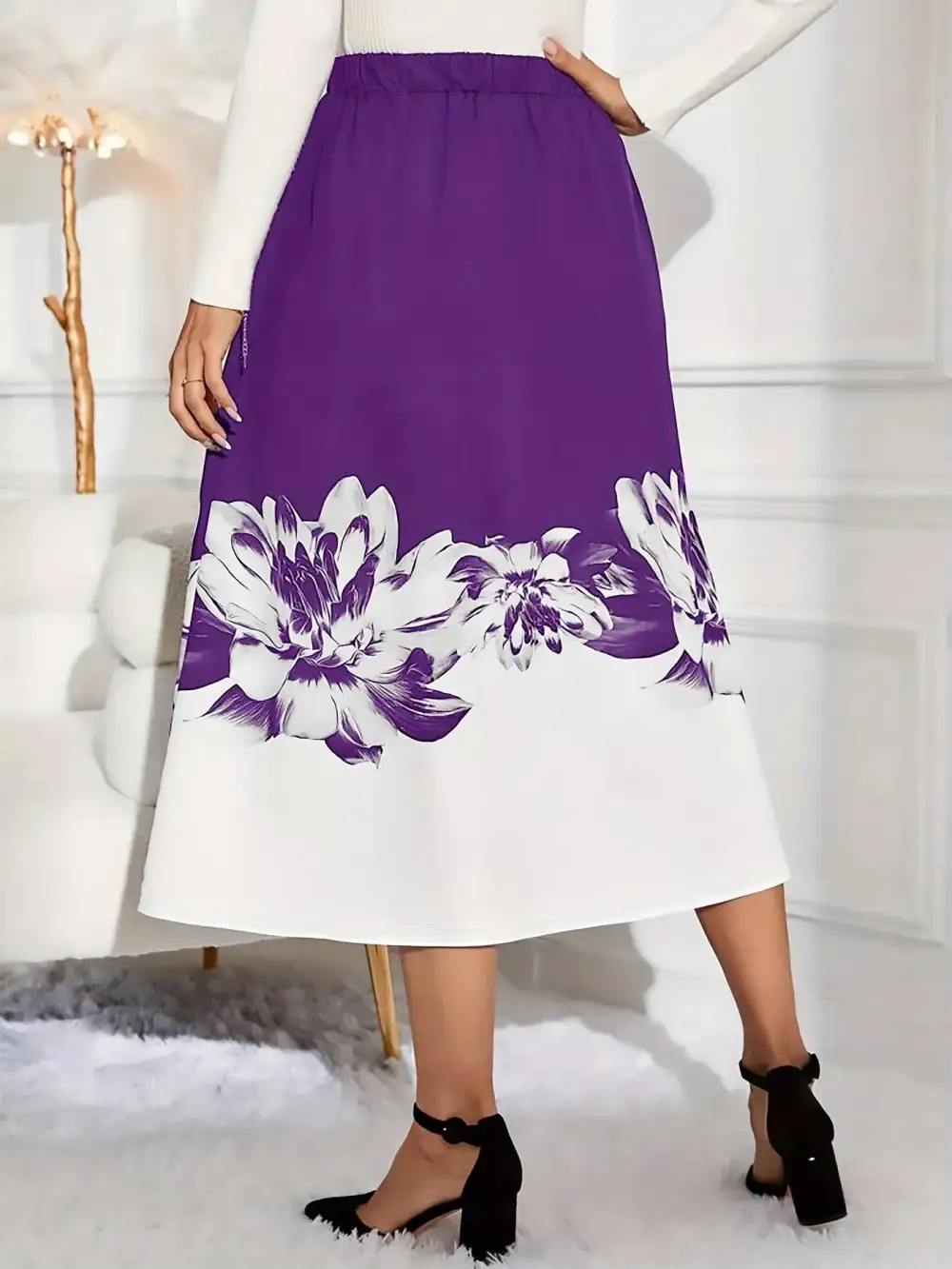 Minimal Line Printed Detail Skirt