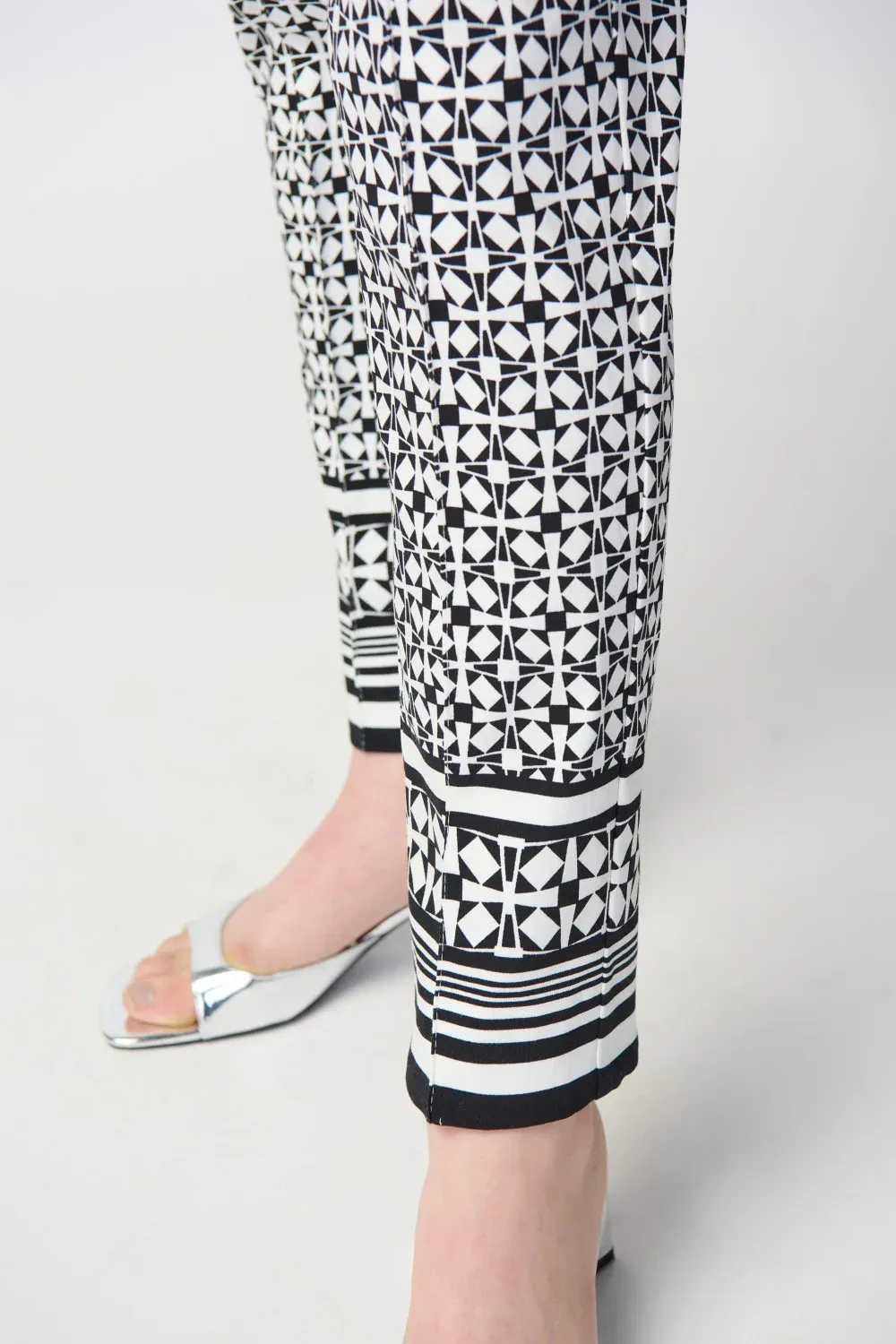 Geometric Print Millennium Pull On Pants