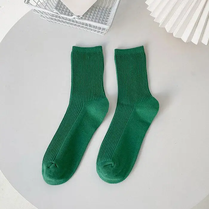 Minimal Ribbed Crew Socks