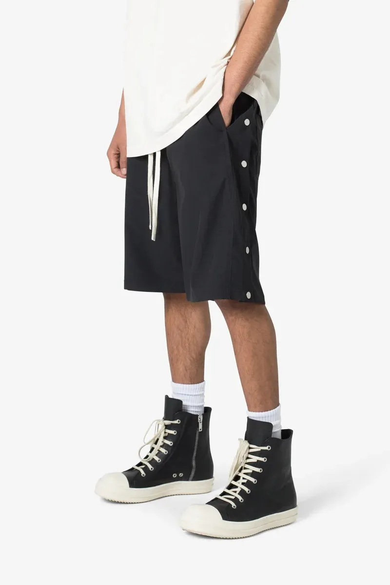 JET BLACK ELASTIC WAIST SHORTS
