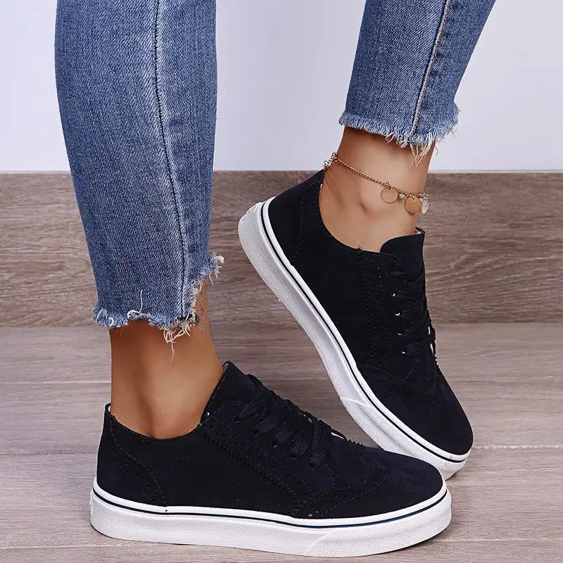 Easygoing Lace Flats Sneakers